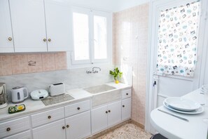 Lejlighed | Privat køkken | Køleskab/fryser i fuld størrelse, mikrobølgeovn, ovn, kogeplade