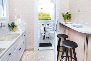 Apartment | Eigene Küche | Großer Kühlschrank, Mikrowelle, Ofen, Herdplatte