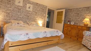 5 bedrooms, iron/ironing board, free WiFi