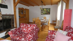 TV, fireplace, DVD player, table football - Ferienhaus Tessa / Viel Platz zum Wohlfühlen (Sankt Andreasberg)