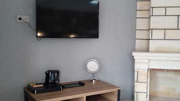 Classic Triple Room | Television