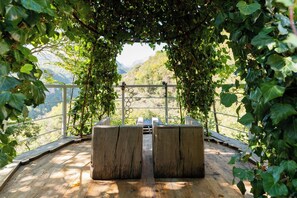 Property grounds - MarcheAmore - La Roccaccia. Private Castle with Pool & Jacuzzi. (Marche)