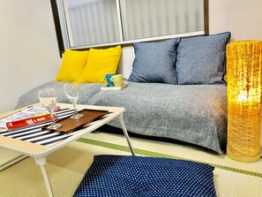 RC6 (208) Non-smoking | Individually decorated, individually furnished, blackout curtains