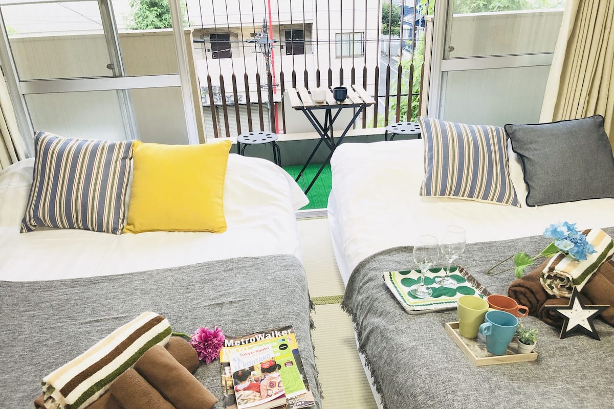 1 bedroom, individually decorated, individually furnished