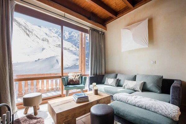 Fireplace - Magnificent duplex of 75m², 8 people. Cozy with breathtaking views of the mountains (VAL THORENS)