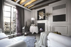 Deluxe Apartment, 2 Bedrooms | Living area | 40-inch flat-screen TV with digital channels, TV - White Home by Mmega (Florence)