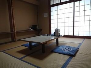 Japanese Style Room for 5 People | Desk, free WiFi - Hotel Shirahama (Shirahama)