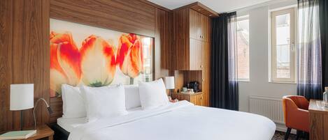 Comfort kamer, 1 tweepersoonsbed | Een kluis op de kamer, geluiddichte muren, een strijkplank/strijkijzer