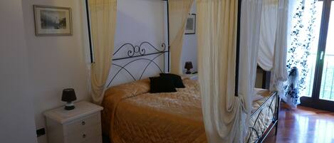 3 عدّة غرف نوم وواي فاي وملاءات أسرّة وتسهيلات لدخول الكراسي المتحركة