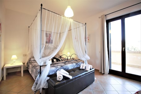 Villa, 3 Bedrooms, Terrace, Beachside | 3 bedrooms, bed sheets