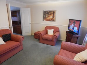 Family House | Living area | 48-inch flat-screen TV with cable channels, TV