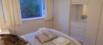 Cherry Palace 3 BD Parking Spaces groups