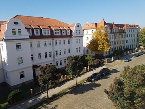 Vista frontal de la propiedad