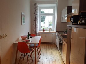 Departamento, vista al jardín | Servicio a la habitación