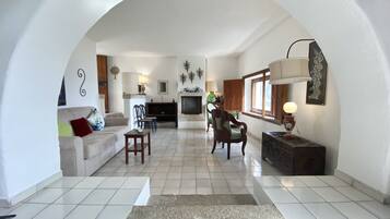 Apartment, 1 Bedroom, Terrace, Sea View | Living room | Fireplace