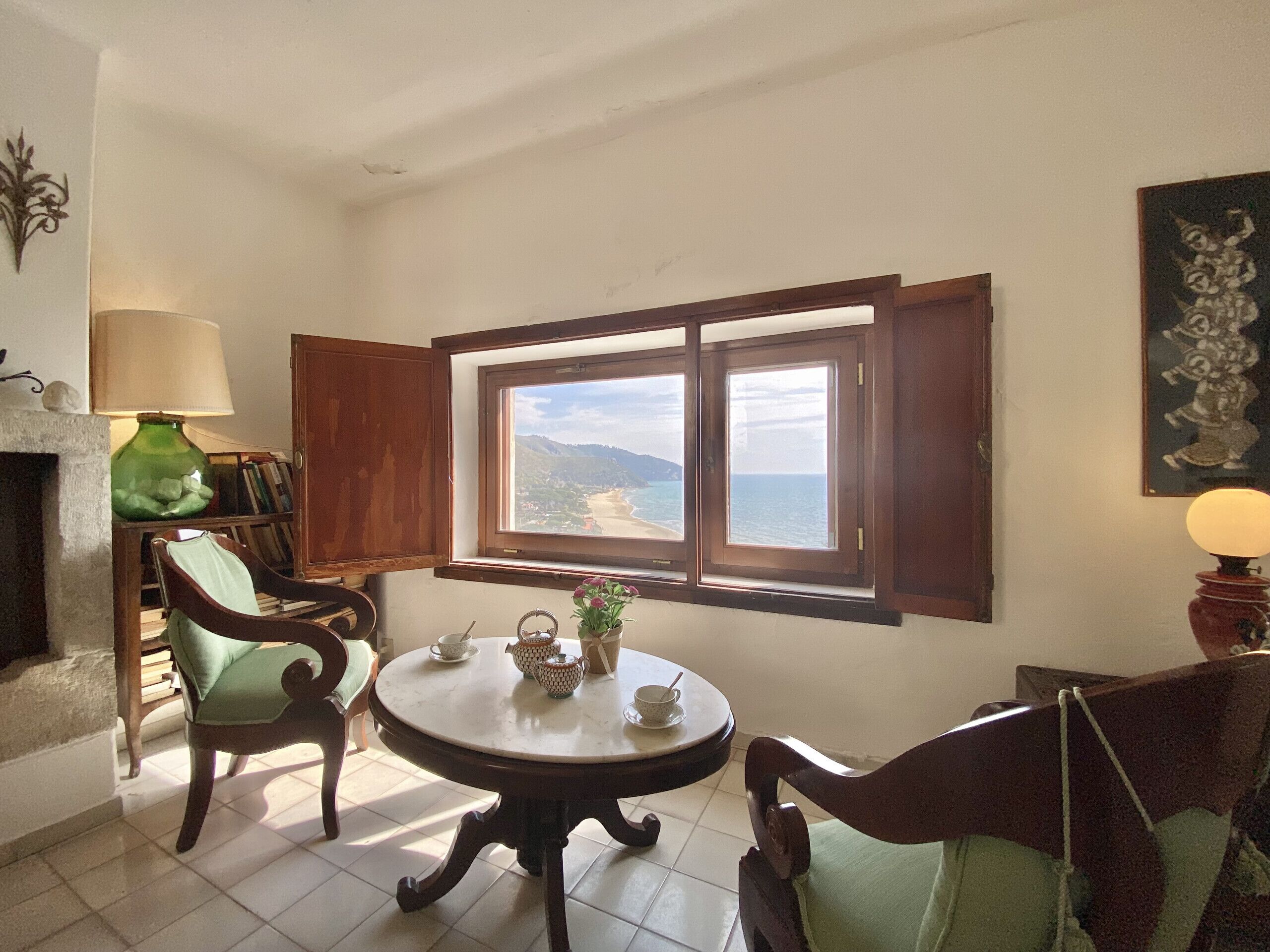 Apartment, 1 Bedroom, Terrace, Sea View | Living room | Fireplace