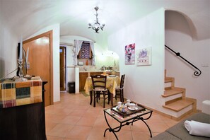 Appartement, 1 chambre, 2 salles de bains, en bord de plage | Salle de séjour