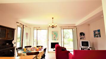 Villa, 3 Bedrooms, Accessible, Terrace | Living room | Fireplace