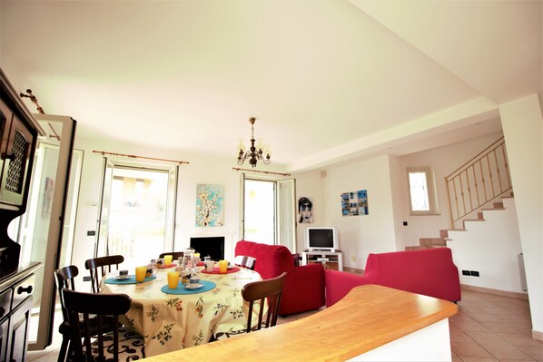 Villa, 3 Bedrooms, Accessible, Terrace | In-room dining