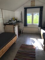 Cabaña básica, baño compartido | Escritorio, espacio para trabajar con un portátil, wifi gratis