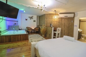 Villa, Valley View | Living area | 55-inch LCD TV with satellite channels, TV - Morad HaHarbel (Galil Tachton)