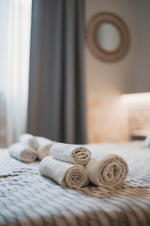 Comfort Double Room, City View (Trullo) | Pillow-top beds, minibar, desk, laptop workspace - APULIA ROOMS BARI di MARIA DENTAMARO (Bari)