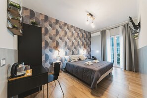 Quarto casal conforto, sacada, vista para a cidade (Puglia) | Camas com colchões pillow-top, frigobar, escrivaninha