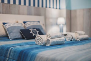 Deluxe Double Room, Balcony, City View (Mare) | Pillow-top beds, minibar, desk, laptop workspace - APULIA ROOMS BARI di MARIA DENTAMARO (Bari)