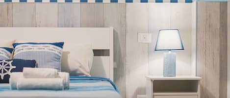 Habitación doble Deluxe, balcón, vista a la ciudad (Mare) | Camas con pillow-top, minibar y escritorio