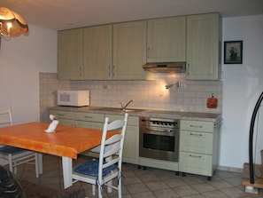 Kühlschrank, Mikrowelle, Ofen, Wasserkocher