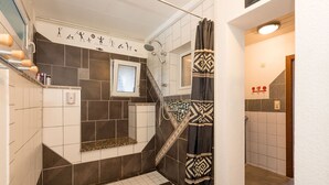 Hus | Badeværelse | Bruser, håndklæder