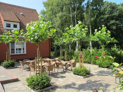 Opulent Holiday Home with Sauna, Hot Tub, Playroom in Backemoor