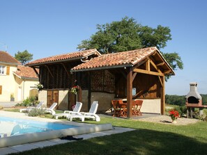 Exterior - Quiet Holiday Home in Sabazan With Swimming Pool (Sabazan)