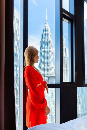 Premium bedding, pillow-top beds, in-room safe, desk - Star Suites KLCC (Kuala Lumpur)