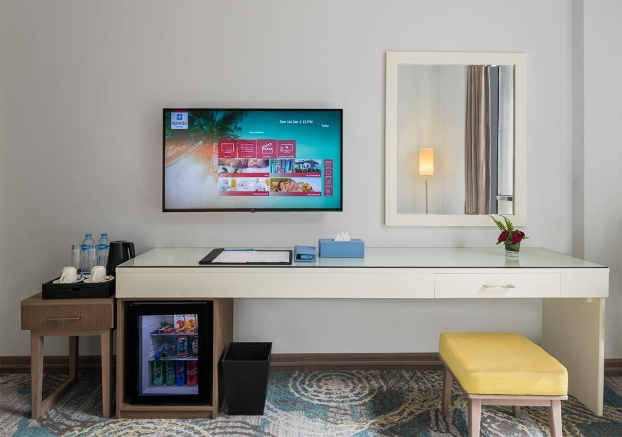 minibar, in-room safe, individually decorated, desk