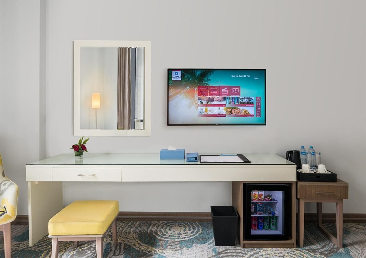 minibar, in-room safe, individually decorated, desk