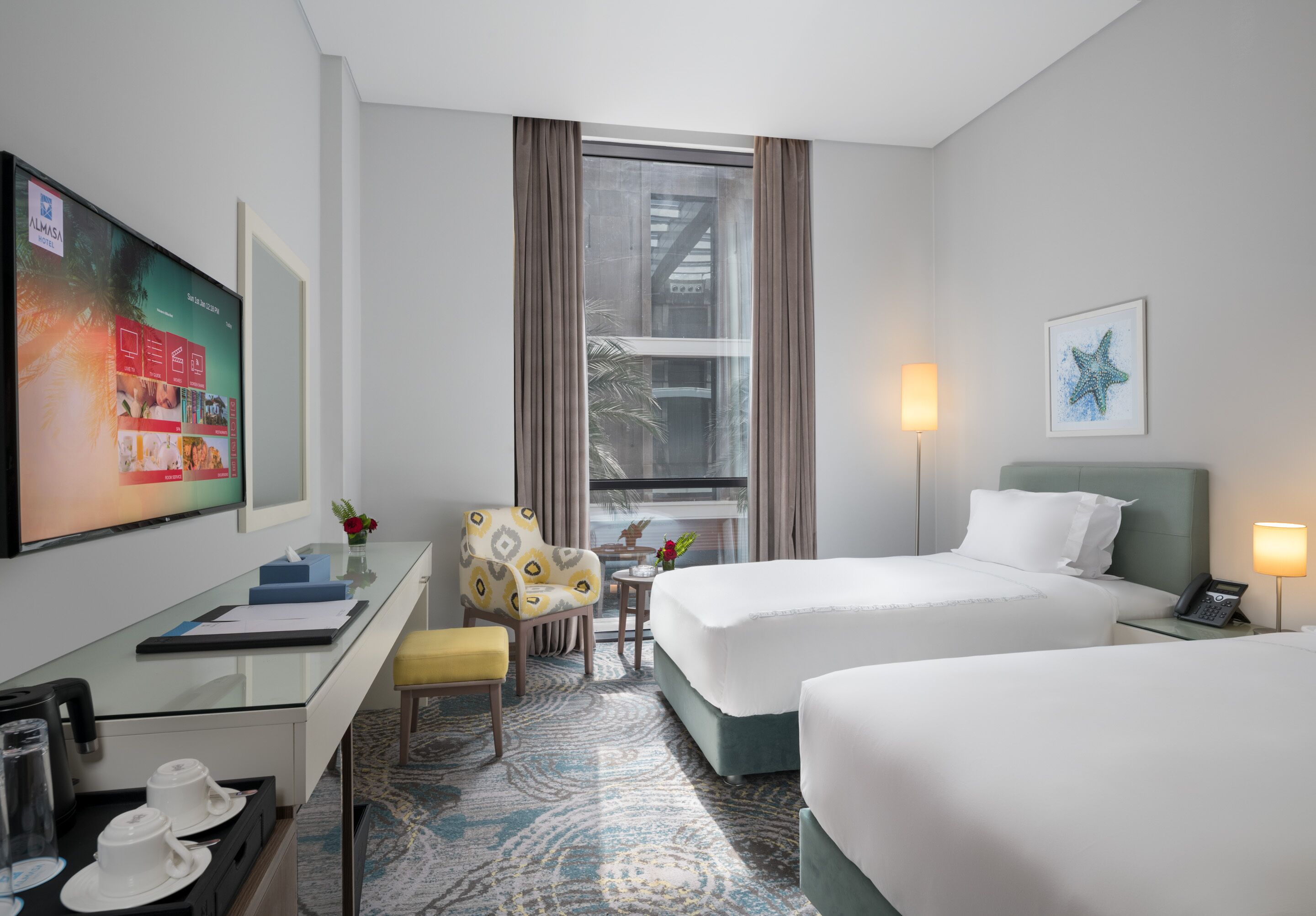 minibar, in-room safe, individually decorated, desk