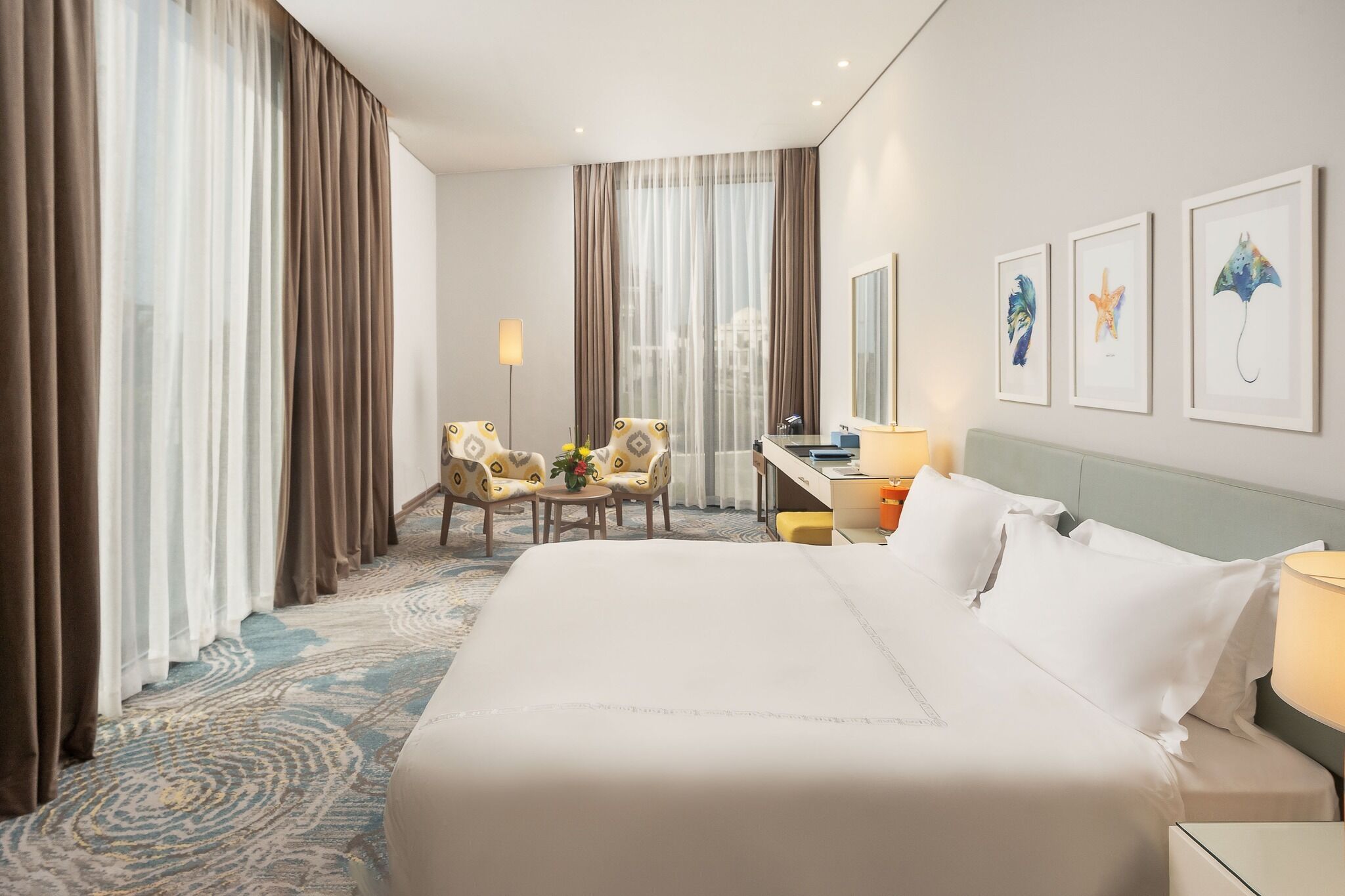 minibar, in-room safe, individually decorated, desk