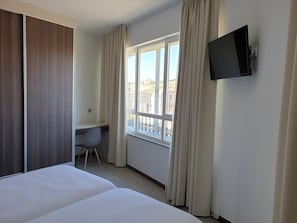 Panoramic Twin Room (5)