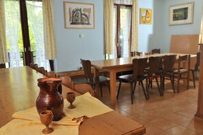 Ferienhaus, 2 Schlafzimmer | Essbereich im Zimmer
