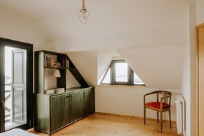 2 bedrooms, desk, bed sheets - Vineyard cottage Zdolšek (Šmarje pri Jelšah)