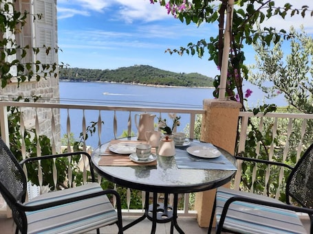 Outdoor dining. Quiet seclusion with splendid views offering proximity to Old Town and the sea