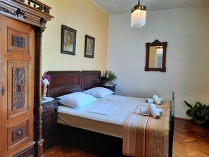 2 habitaciones, tabla de planchar con plancha y wifi gratis 