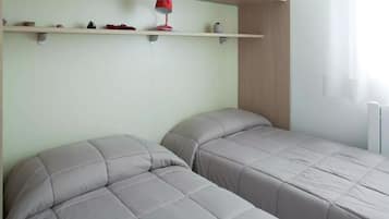 Duplex, 2 Bedrooms | Iron/ironing board, free WiFi, bed sheets