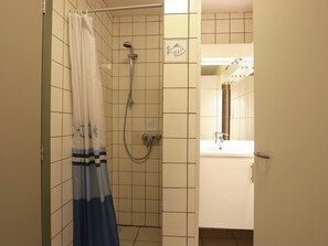 Shower - Accommodation in a Green and Wild Area (Saint-Hubert)