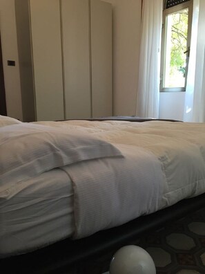 1 bedroom, free WiFi, bed sheets - Villa Rossa apartment Lake Garda Bardolino-Cavaion (Apartment ) (Cavaion Veronese)