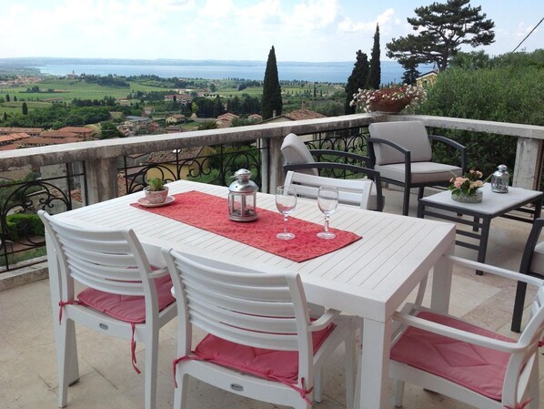 Dining - Villa Rossa apartment Lake Garda Bardolino-Cavaion (Apartment ) (Cavaion Veronese)