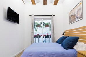 2 bedrooms, iron/ironing board, travel cot, free WiFi