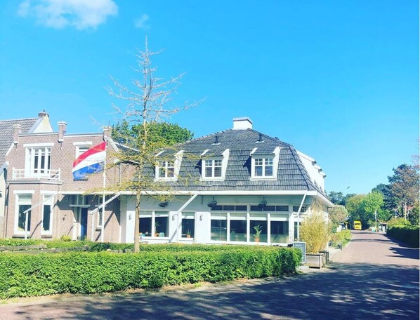 Voorkant van accommodatie