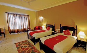 客房內保險箱、書桌、搖籃/嬰兒床、無線上網